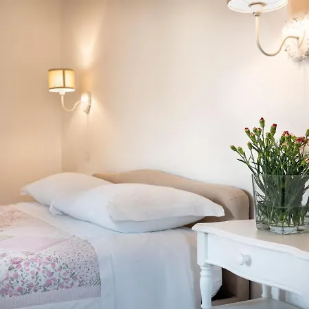 Timeless Charm And Modern Comfort 펜션 Mombaroccio